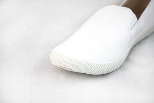 slipony_tekstil_sost_80_khlopok_20_poliefir_podoshva_pvkh_belye