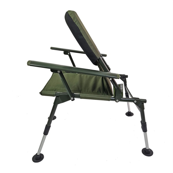 raskladnoe_kreslo_s_neoprenovoy_spinkoy_