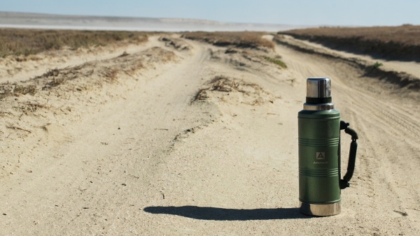 Термоc классический 2,2 л с узким горлом  termos_bytovoy_vakuumnyy_dlya_napitkov_tm_arktika_2200ml_art_106_2200r_zelenyy