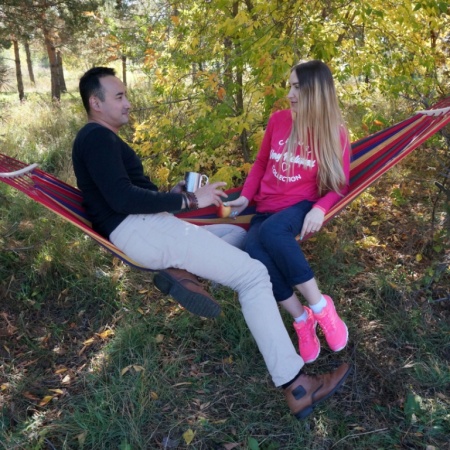 Гамак с деревянным креплением красный в полоску