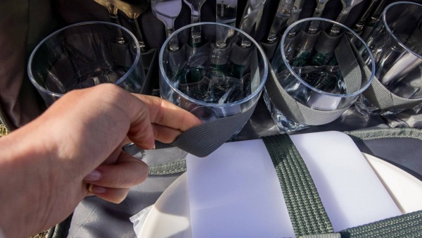 Сумка-холодильник с набором посуды на 4 человека sumka_kholodilnik_s_naborom_posudy_dlya_napitkov_tm_arktika