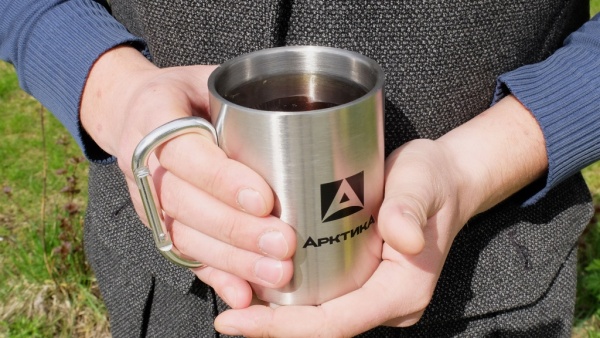 Термокружка "Арктика" 300 мл с карабином  termokruzhka_nevakkumnaya_tm_arktika_300_ml_art_801_300k_s_karabinom