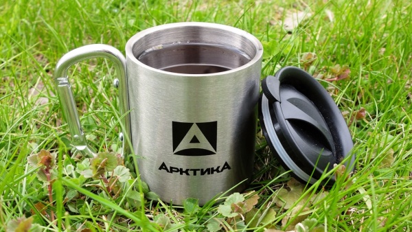 Термокружка "Арктика" 300 мл с карабином  termokruzhka_nevakkumnaya_tm_arktika_300_ml_art_801_300k_s_karabinom